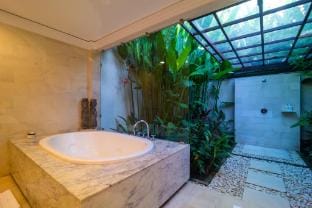 Villa Kemah Tinggi · Luxury 4BR Hideaway in Canggu Hotel in Mengwi