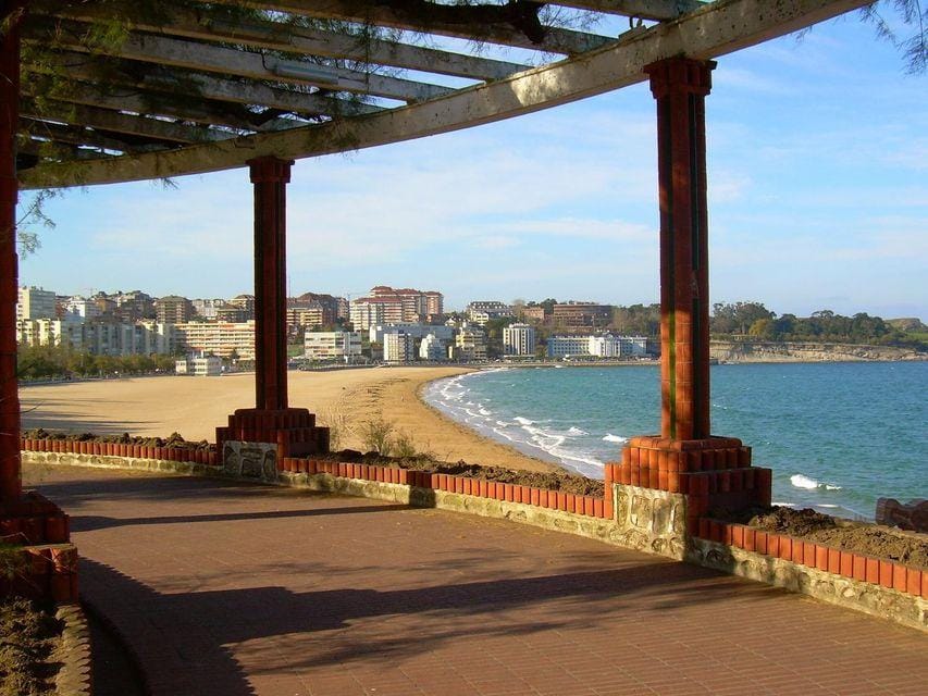 Apartamentos Las Brisas Apartment hotel in Santander