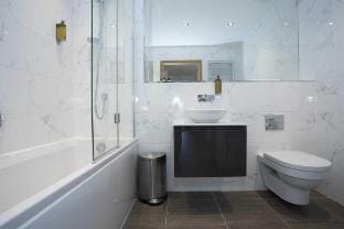 Royal Gardens Apartment 11 Hotel in Golf Road