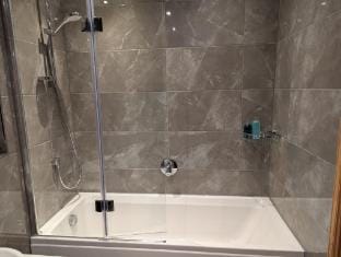 Royal Gardens Apartment 10 Hotel in Golf Road