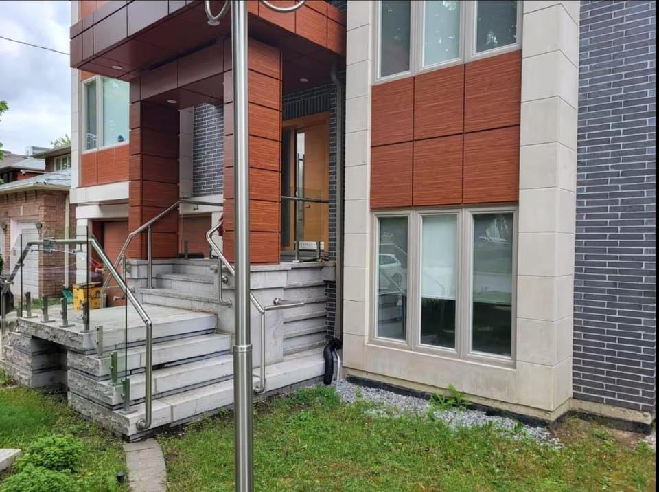 Hillcrest Residence  Apartment hotel in Toronto