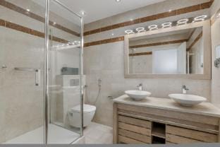 Luxury 4 Bed Residence - Next to Arc de Triomphe Hotel in Paris