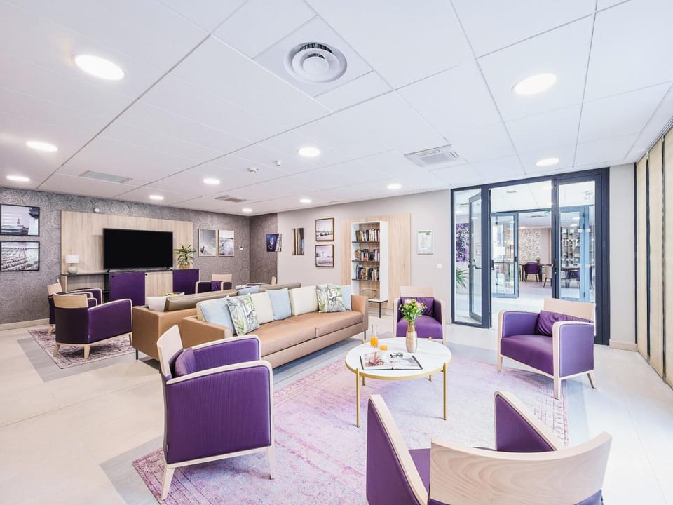 Shared lounge/TV area