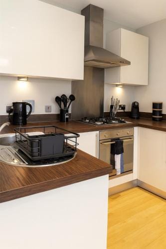 Modern 1BR | Leeds City Centre | Balcony Views Hotel in Leeds