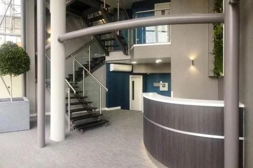 Modern 1BR | Leeds City Centre | Balcony Views Hotel in Leeds