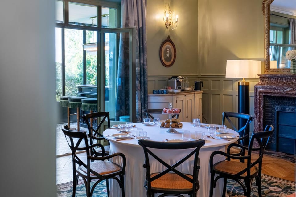 Villa Edmond Hôtel & Spa - Maison Blanche Bièvres Hotel in Île-de-France