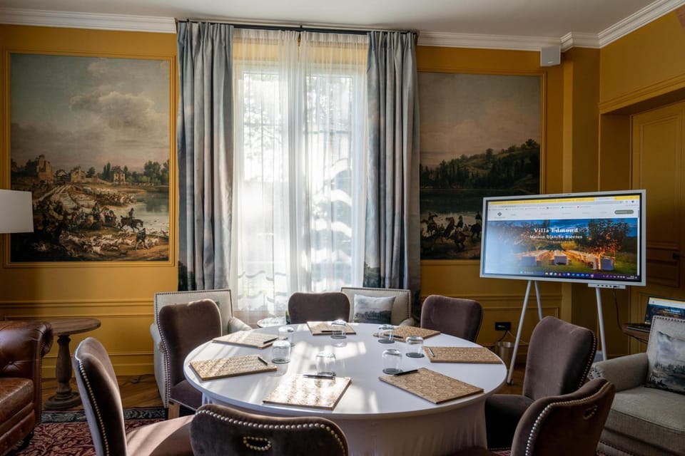 Villa Edmond Hôtel & Spa - Maison Blanche Bièvres Hotel in Île-de-France