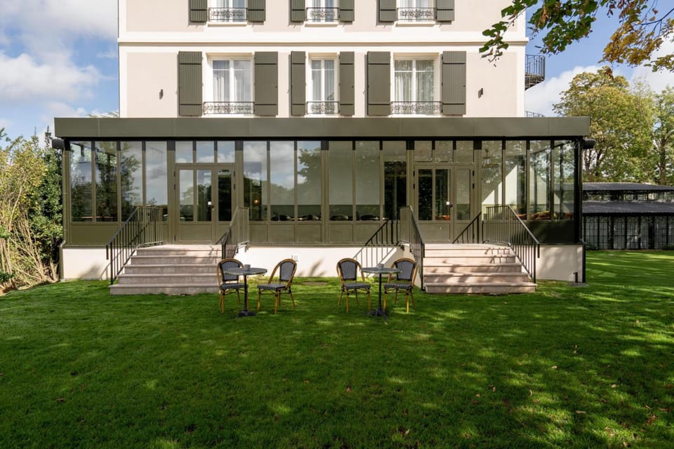 Villa Edmond Hôtel & Spa - Maison Blanche Bièvres Hotel in Île-de-France
