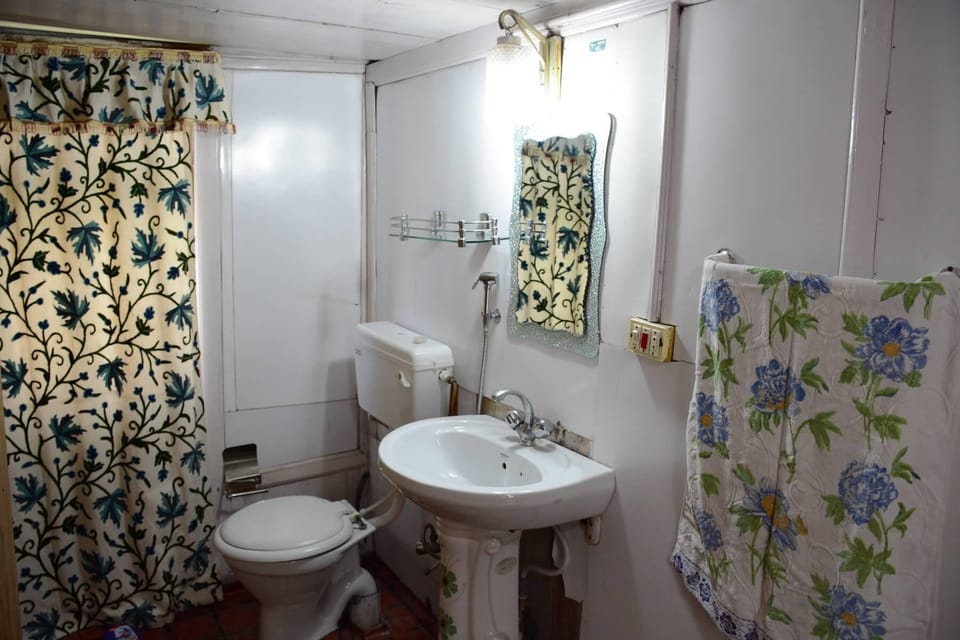 Houseboat  Hotel in India