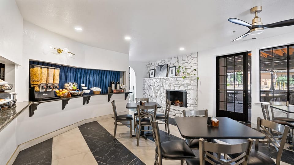 Shared lounge/TV area