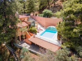 MON - STAY Hillcrest Panorama Villa Hotel in Limassol District