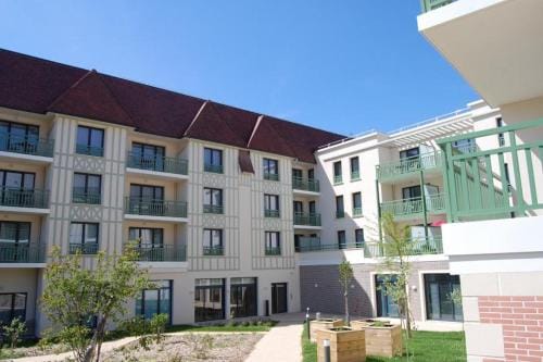 Residence Services Seniors Domitys - Les Safrans Hotel in Cabourg