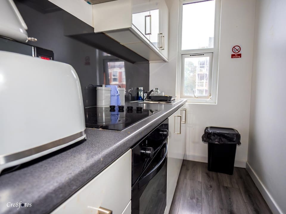 Ensuite1 Woodhouse private bath 2kitchen Hotel in Stoke-on-Trent