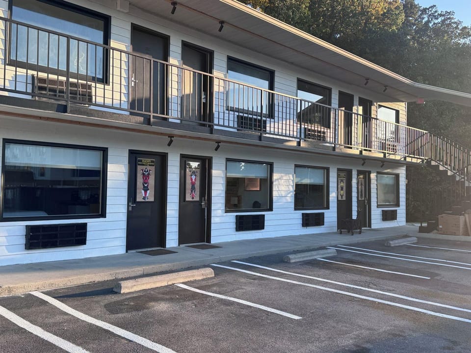 Motorcycle Inn Hotel in Kodak