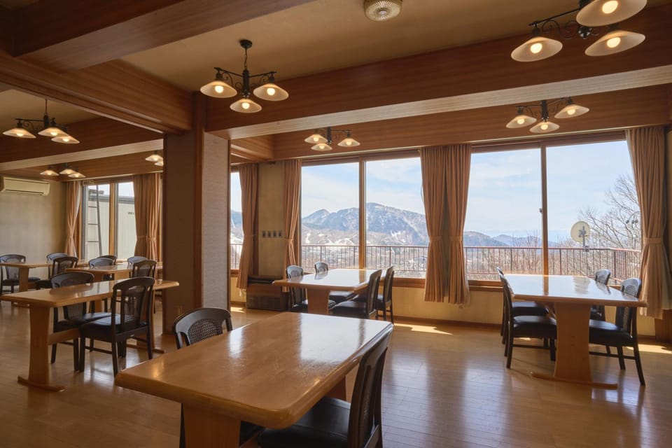 Nishihoppo Onsen HOTEL Hotel in Shimotakai District
