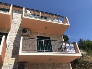 Apartmani Villa Borzic - One Bedroom Apartment with Terarce and Sea View Hotel in Split-Dalmatia County