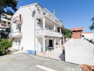Guest House Sobra 38 - Studio with Balcony and Sea View Hotel in Dubrovnik-Neretva County