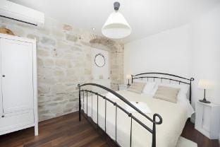 Apartments Stone Elegance ST - Deluxe Studio Apartment Kamik Hotel in Split