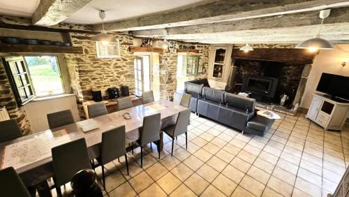 GAEte de France 12 people Hotel in Auvergne-Rhône-Alpes
