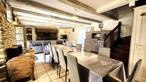 GAEte de France 12 people Hotel in Auvergne-Rhône-Alpes