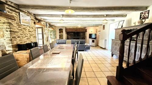 GAEte de France 12 people Hotel in Auvergne-Rhône-Alpes