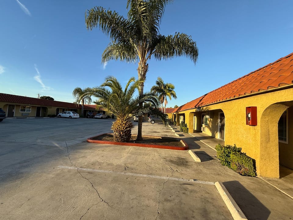 Rocky Inn Motel Long Beach, CA Hotel in Signal Hill