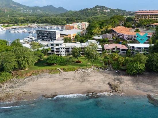 Seaside Hideaway – Walk to Playa Flamingo & Marina Hotel in Playa Flamingo