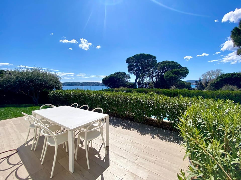 Beautiful Provencal villa, sea view, beach access Resort in Grimaud