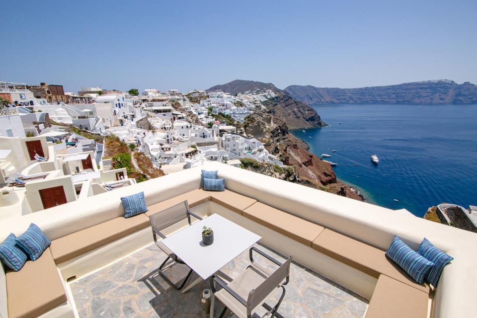 Aloia Villas Hotel in Oia