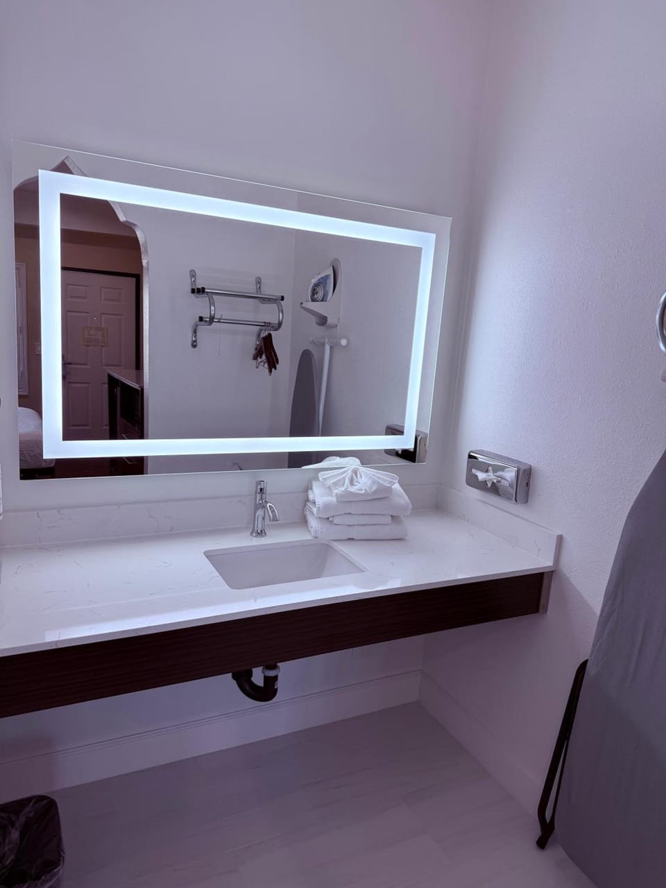 Travelodge by Wyndham Harbor City Hotel in Harbor City