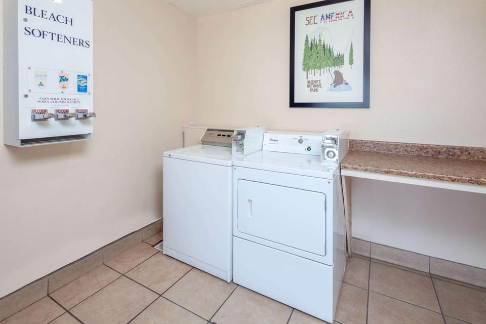 Travelodge by Wyndham Harbor City Hotel in Harbor City
