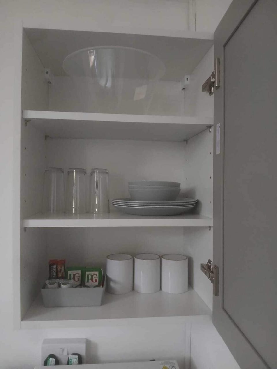 Ground-Floor Family Studio Apartment with Double and Single Beds – Free Parking Hotel in Gosport