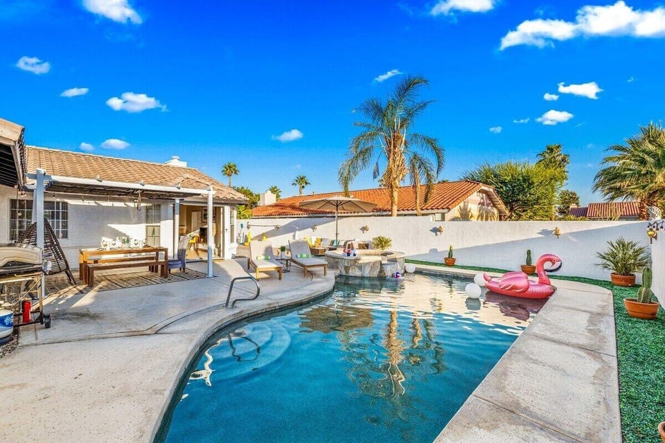 Relaxing 5BR Retreat with Pool Game Room Hotel in Bermuda Dunes