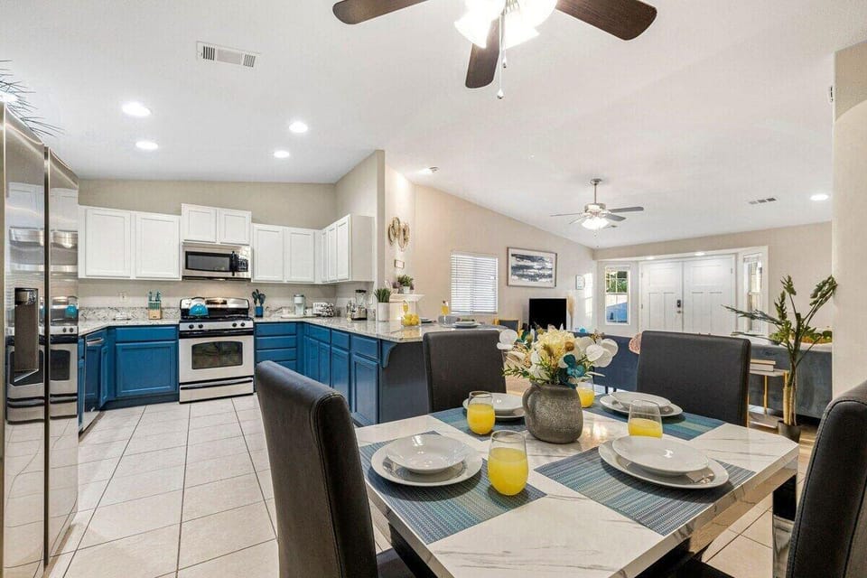 Relaxing 5BR Retreat with Pool Game Room Hotel in Bermuda Dunes