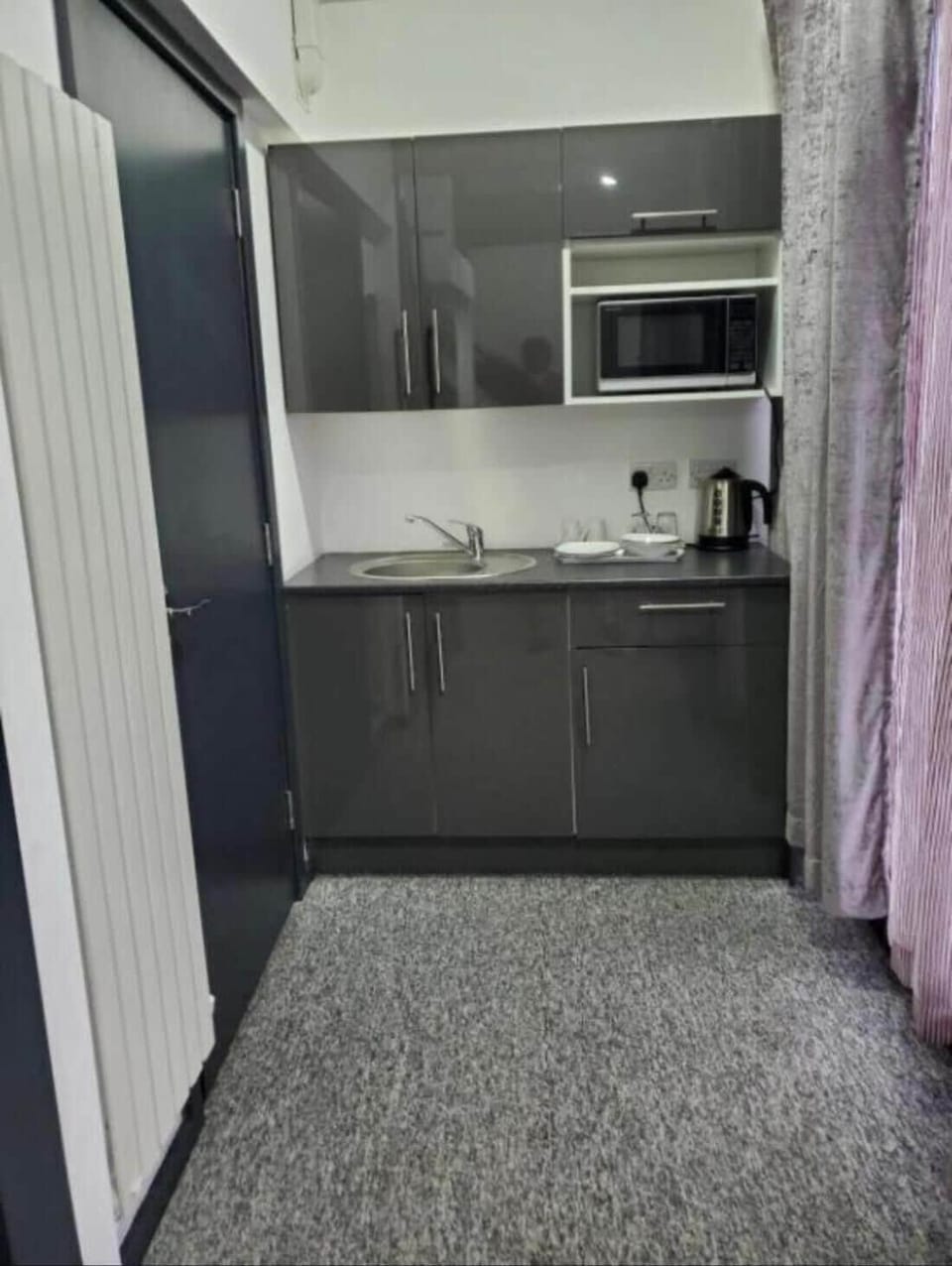 Kick Back Relax Stylish Space With Balcony Hotel in Nottingham