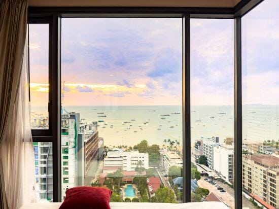 Luxury 2 Bed Room Sea View With Large Bath Tub In Balcony Hotel in Pattaya City