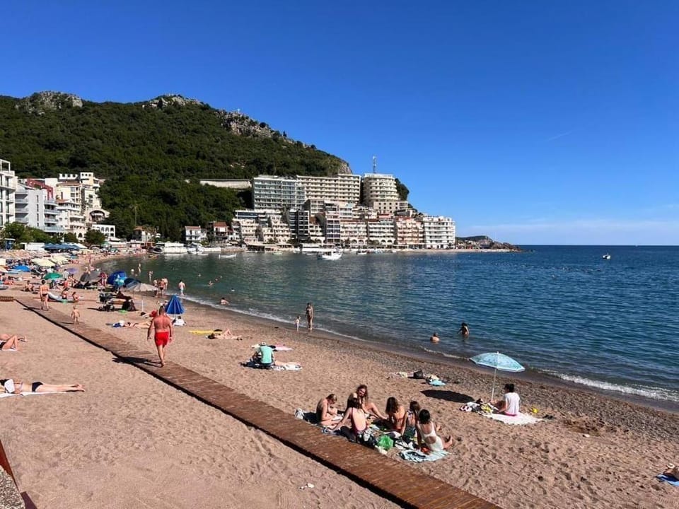 Beachfront Holiday home Hotel in Budva Municipality