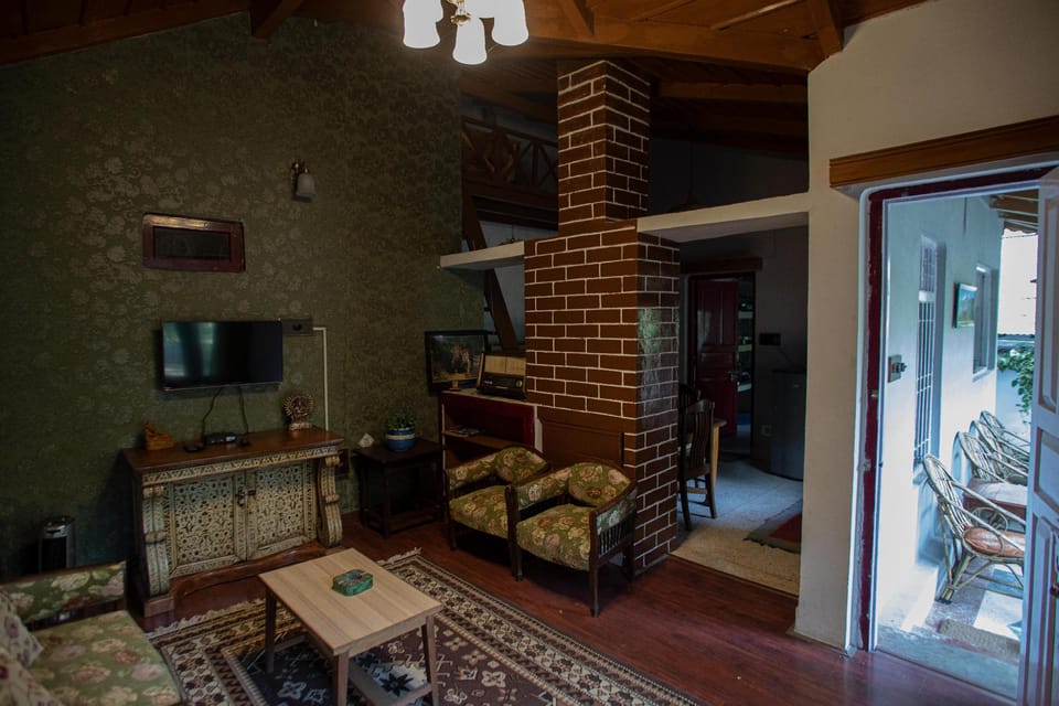 Hutton Cottage Hotel in Uttarakhand