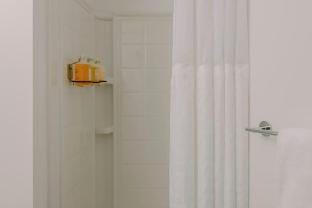 Hotel Houze - 1 Bedroom King Accessible Apartment Hotel in Windsor