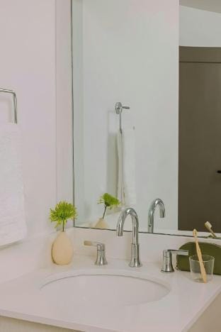 Hotel Houze - Studio Queen Apartment, City View Hotel in Windsor