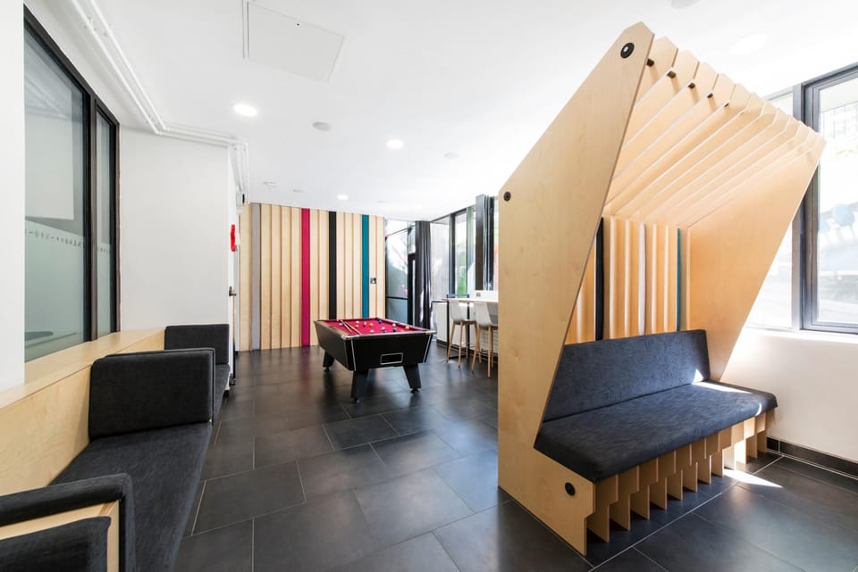 Broadstone Hall - Student Accommodation Hotel in Dublin