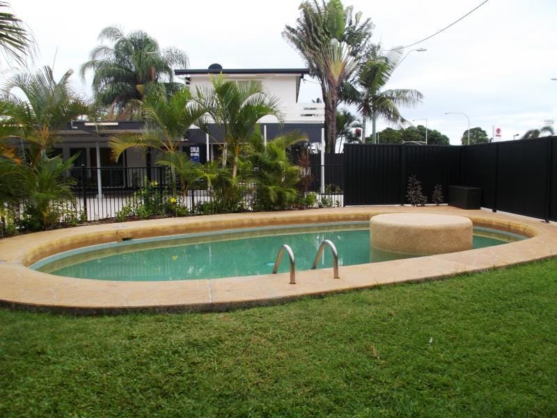 Cool Palms Motel Motel in Mackay