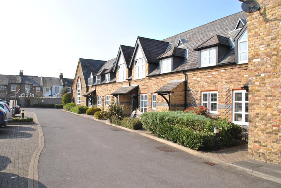 Alexandra Court One Bedroom Central Windsor Flats with Parking Hotel in Windsor