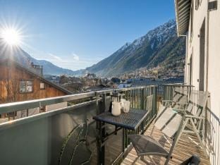Stylish 4-Bed Alpine Escape, Chamonix Hotel in Chamonix