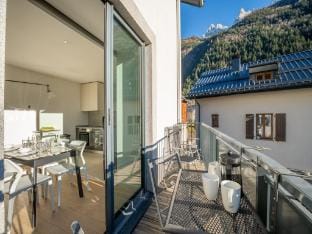 Stylish 4-Bed Alpine Escape, Chamonix Hotel in Chamonix