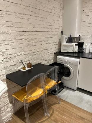 Petit Studio au c  ur du 7eme arrondissement Hotel in Paris