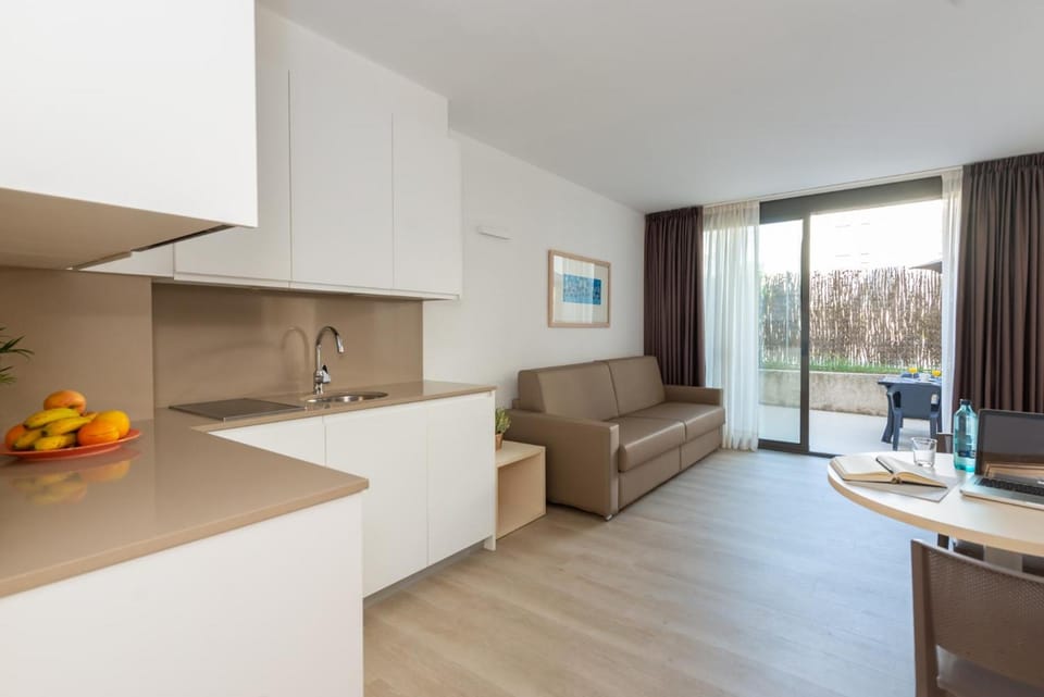 Atenea Park Suites Apartaments Apartment hotel in Garraf