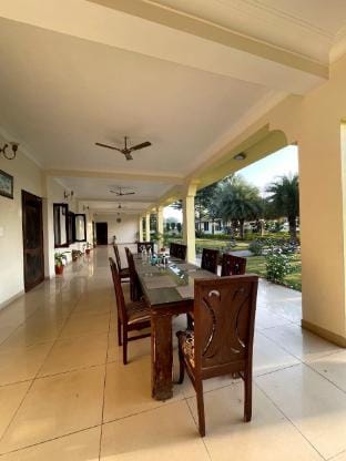 Black Bear Farmhouse with 5 Bedroom swimming pool  Hotel in Jaipur