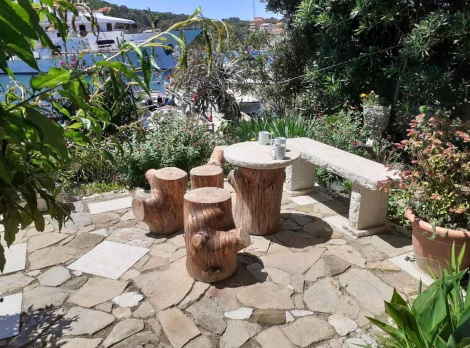 Guest House Green Corner Supetarska Draga Hotel in Supetarska Draga