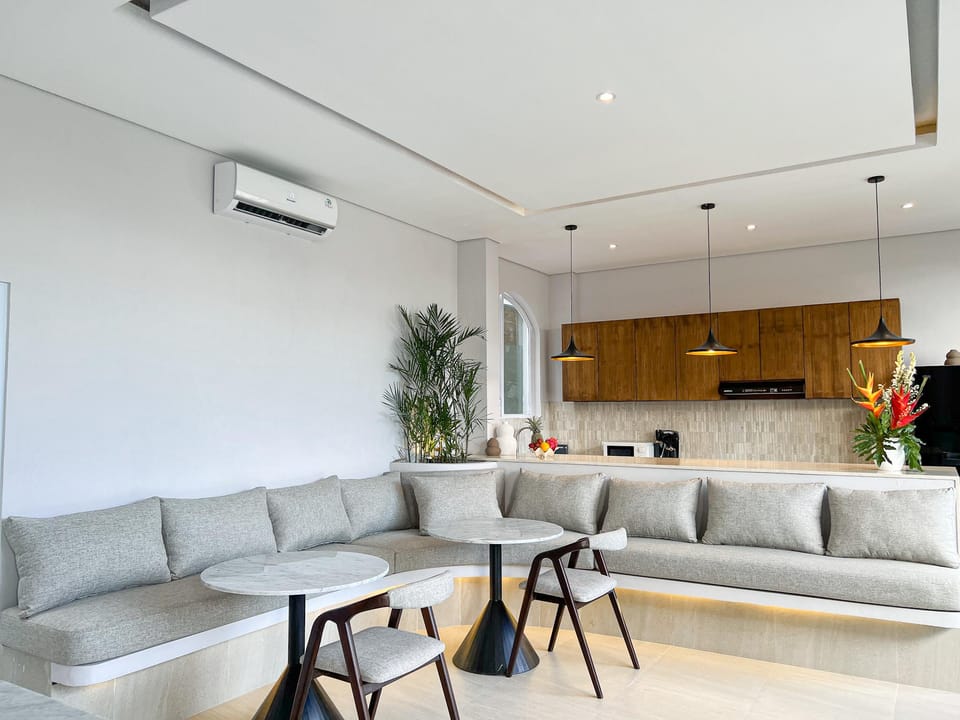 Shared lounge/TV area